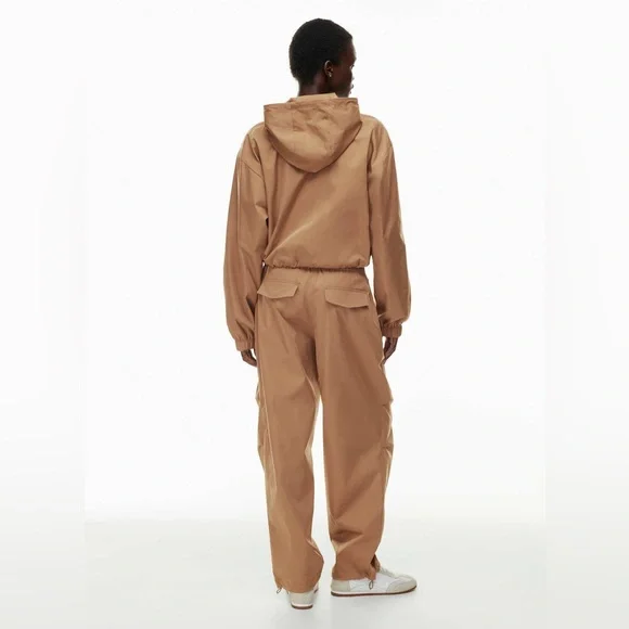 Aritzia - Emerson Pant Slick Matte Twill Mid-rise Parachute Pants - Picture 2 of 14